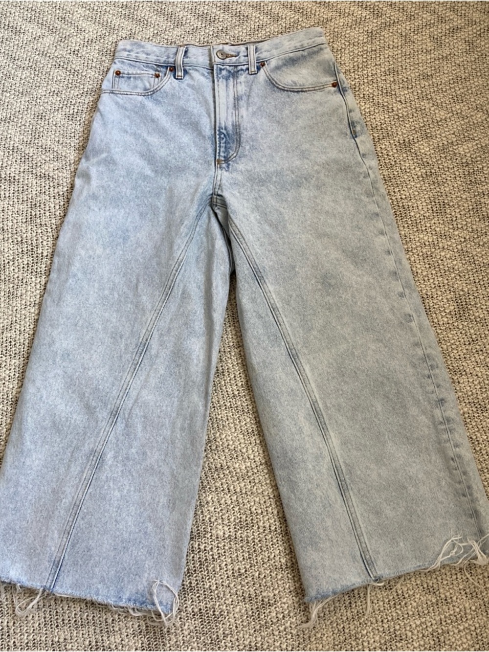 Abercrombie & Fitch The Crop Wide Leg High Rise Jeans Light Wash Size 4S/ 27